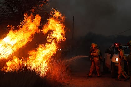 Impactantes imágenes de los incendios que arrasan con el norte de Córdoba