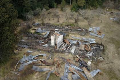 Una de las viviendas incendiadas y que fue destruida en su totalidad