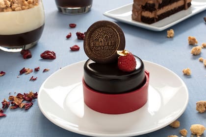 Imponente es el imperial de chocolate semi amargo con frutos rojos de Martín Scala