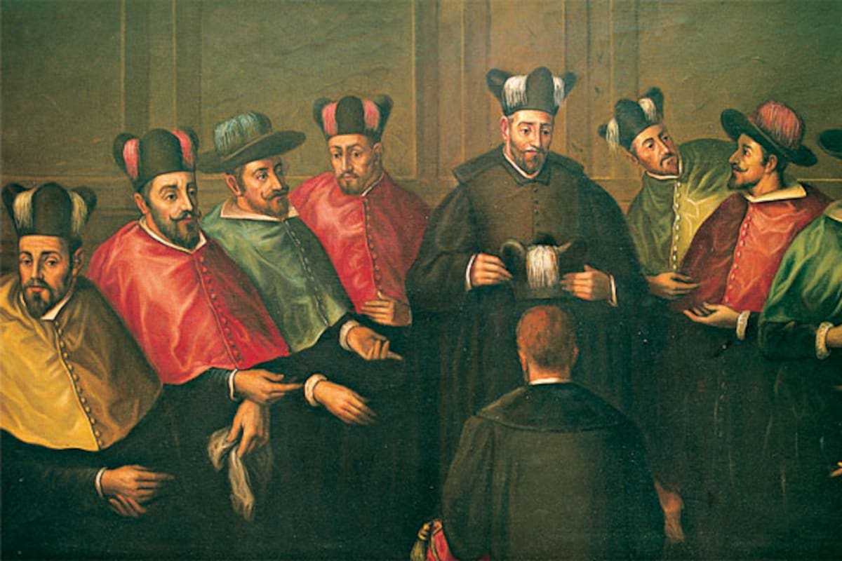 Imposición del birrete doctoral en la Universidad Complutense de Madrid. Algo similar era el "capirote".