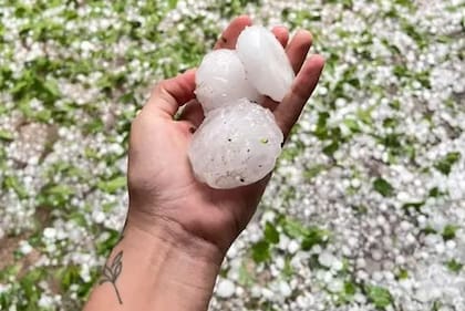 Impresionante caída de granizo en Córdoba