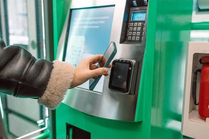 Imprimir recibos en los cajeros automáticos no solo afecta al medio ambiente, sino que también conlleva riesgos de seguridad (Archivo)