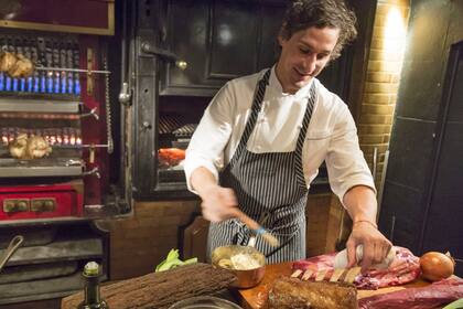 Impulsados por el turismo internacional, cada vez más se imponen espacios que revalorizan la cocina local; la evolución de los platos, según los chefs