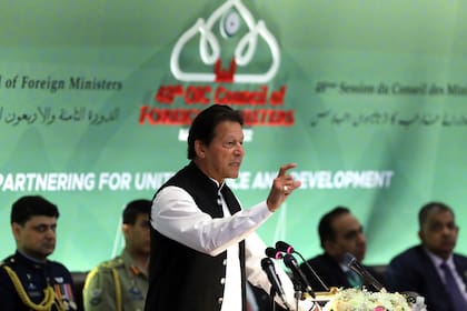 Imran Khan en la reunión del mes pasado de la Organización de Cooperación Islámica en  Islamabad