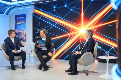 Iñaki Zurueta (periodista de LA NACION), José Del Rio (director de Contenidos de LA NACION) y Gustavo Salinas (presidente de Toyota Argentina)