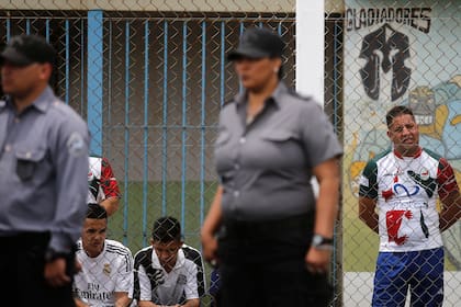 Inauguracion de la cancha sintetica de la unidad numero 47 del penal de san martin.