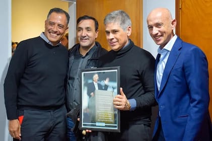 Inauguración de la "Casa de Caleta Olivia" en marzo del 2023.. En la foto el entonces, vicegobernador Eugenio Quiroga, el exintendente de Río Gallegos, Pablo Grasso, el expresidente de YPF, Pablo González y el exintendente de Caleta Olivia, Fernando Cotillo.