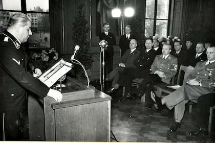 Inauguración de la exposición "El libro alemán" en el museo Mauritshuis, en 1941