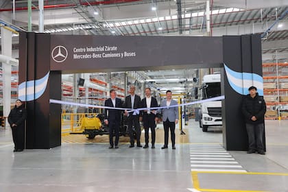 Inauguración de la nueva planta de Mercedes-Benz Camiones y Buses