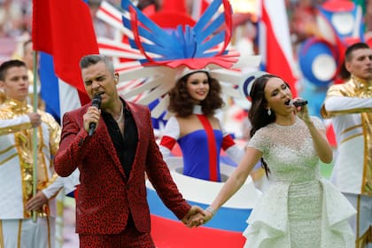 Robbie Williams y la soprano rusa Aida Garifulina fueron las atracciones centrales y excluyentes de la ceremonia inaugural