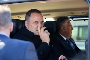 Noventa días de idas y vueltas y contradicciones, sin presentar su declaración jurada ante la Justicia