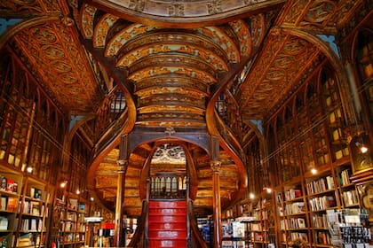 Inaugurada en 1906, la Librería Lello fue diseñada por el ingeniero, profesor y político portugués Francisco Xavier Esteve