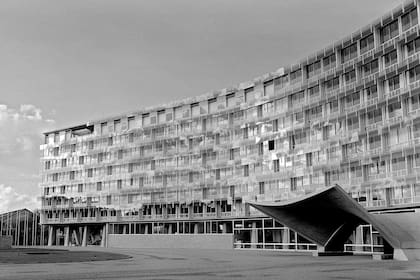 Inaugurada en 1958, la sede de la UNESCO en París es obra del arquitecto Marcel Breuer, uno de los pioneros del brutalismo.