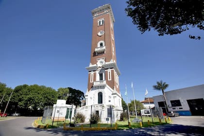 Inaugurada hace un siglo, es el legado del empresario vascofrancés homónino en la Argentina; hoy aloja un instituto histórico y actividades culturales