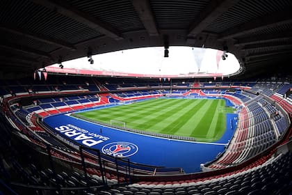 Inaugurado en 1972, el Parque de los Príncipes tiene capacidad para casi 48.000 espectadores; pese a su relativa juventud, es un estadio icónico de Francia.