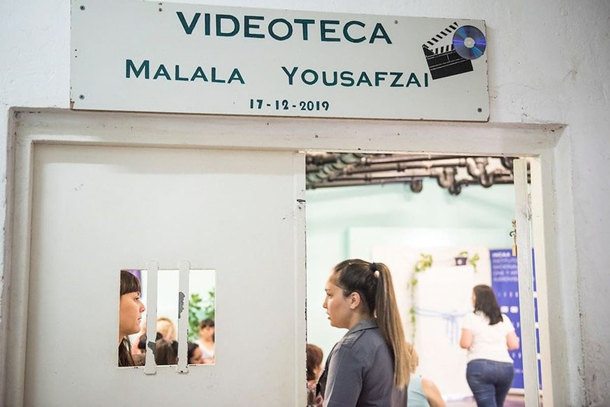 Inauguraron una videoteca con 500 películas en una cárcel de mujeres