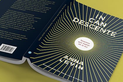 Incandescente: Tenemos que hablar de la luz, el reciente libro de Anna Levin.
