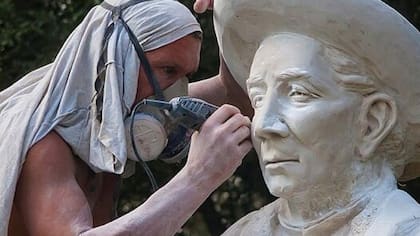 Incardona trabaja en su obra más grande