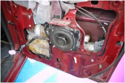 Incautan en una SUV roja 136 kilogramos de metanfetamina durante un operativo en la frontera de EE.UU. con México