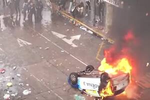 Incendian un móvil de Cadena 3