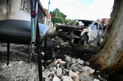 Incendiaron 13 autos en distintas zonas de Rosario y dejaron una nota amenazante contra Bullrich y Pullaro