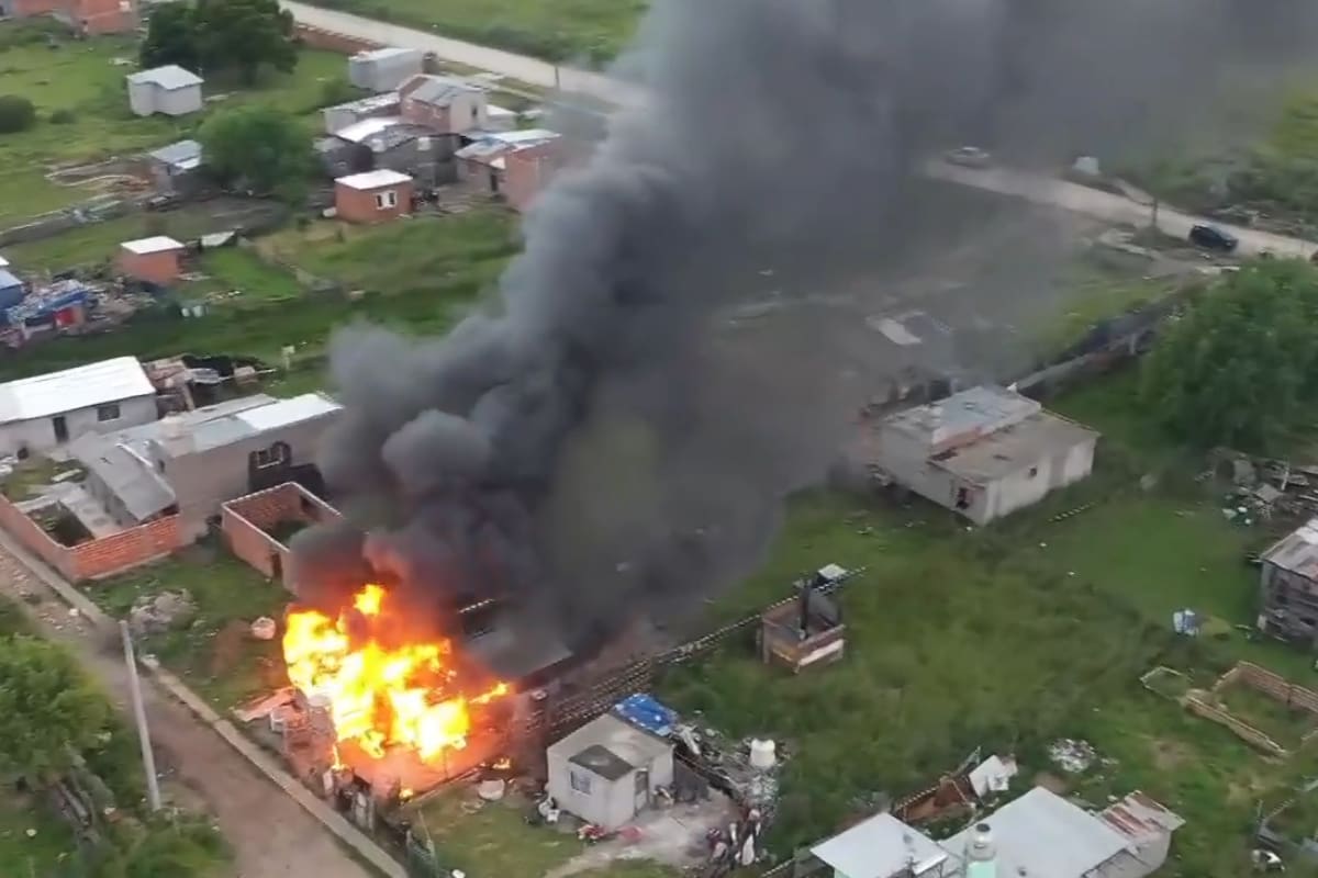 Incendiaron la casa del menor de 10 años, acusado de abusar dos compañeras de 6