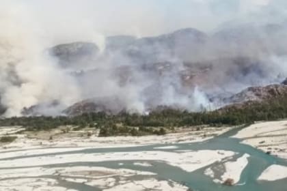 Incendio activo en la reserva El Turbio, en Chubut.