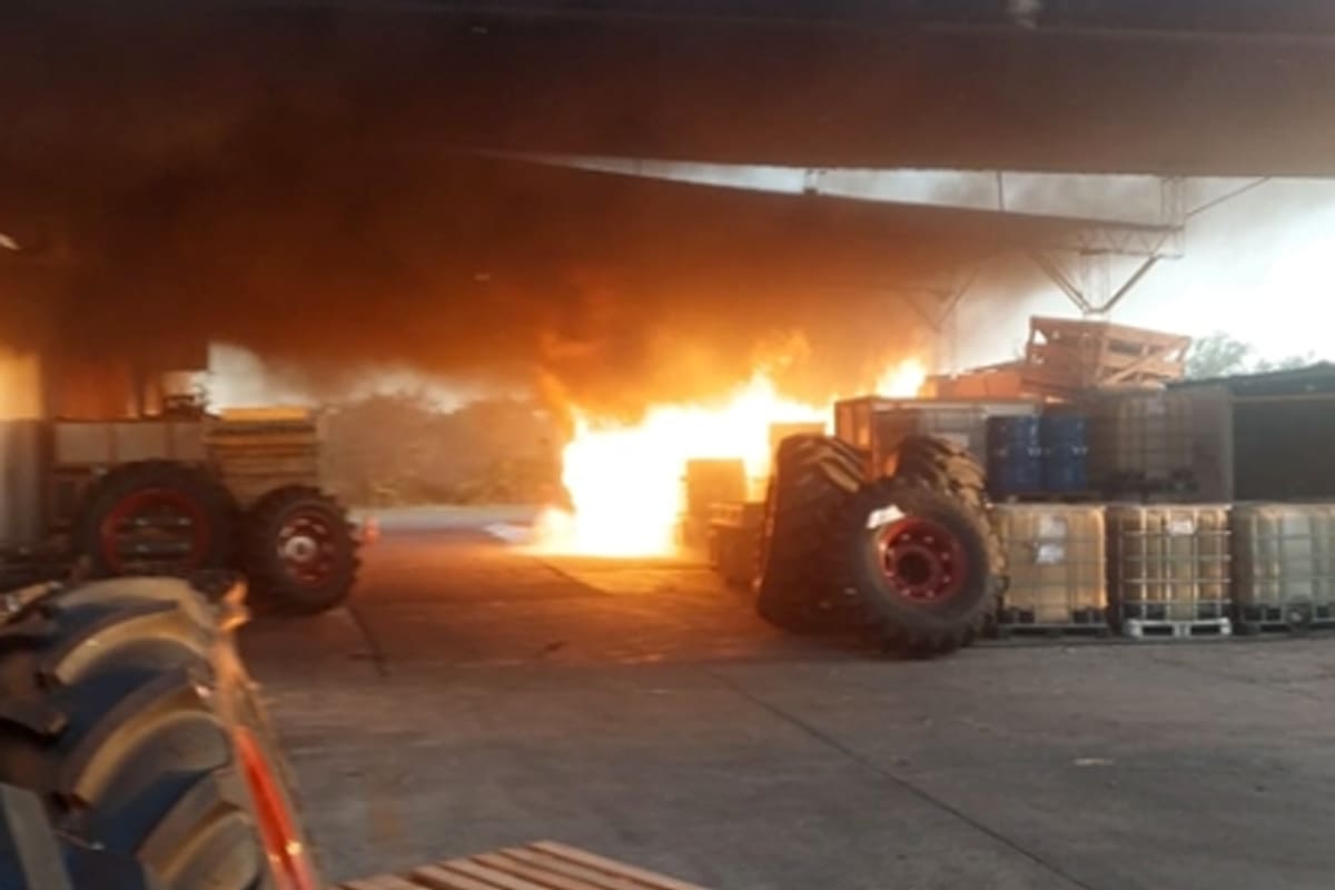 Incendio en Agrale, la fábrica de tractores, ubicada en la localidad de Mercedes