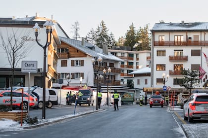 Incendio en bar en los Alpes suizos causa varios muertos y heridos durante celebración de Año Nuevo
