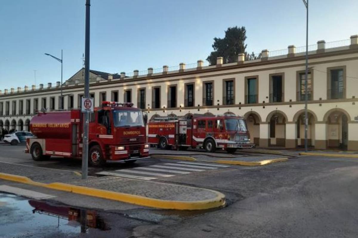 Incendio en el archivo y la biblioteca del Museo Udaondo, en Luján