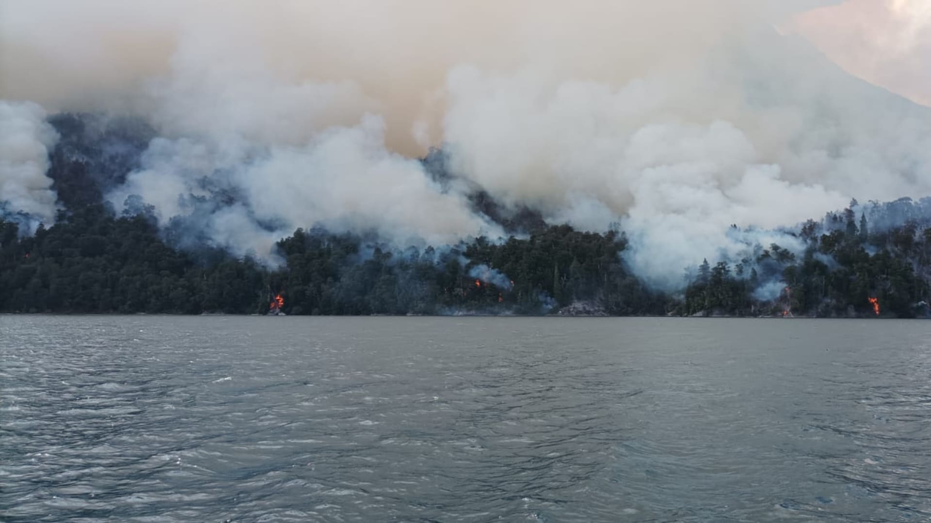 Incendio en el parque Nahuel Huapi