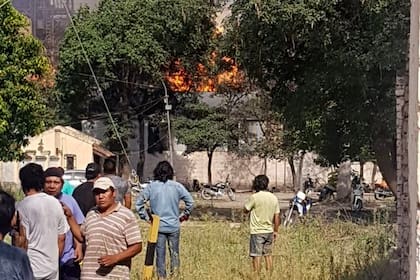 Incendio en la destilería del Ingenio La Esperanza, en Jujuy