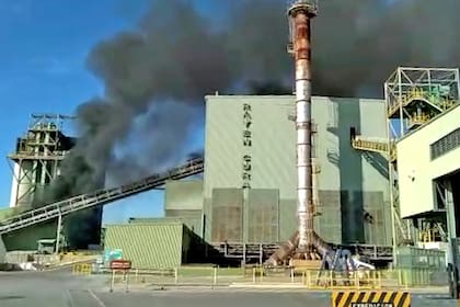 Incendio en la firma Verallia, en la comuna de Guaymallén, en Mendoza. Es una de las principales fábricas de envases de vidrio en el país.