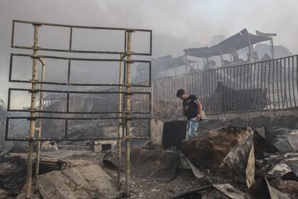 El fuego se desató después de que las autoridades le comunicaran a un grupo de 35 personas que habían dado positivo al coronavirus que iban a ser trasladadas a una zona especial de aislamiento