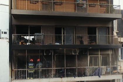 El incendio comenzó en el séptimo piso del edificio ubicado en Ecuador 1022