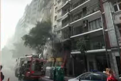 Incendio en un edificio en Avenida Callao, entre Pacheco de Melo y Las Heras