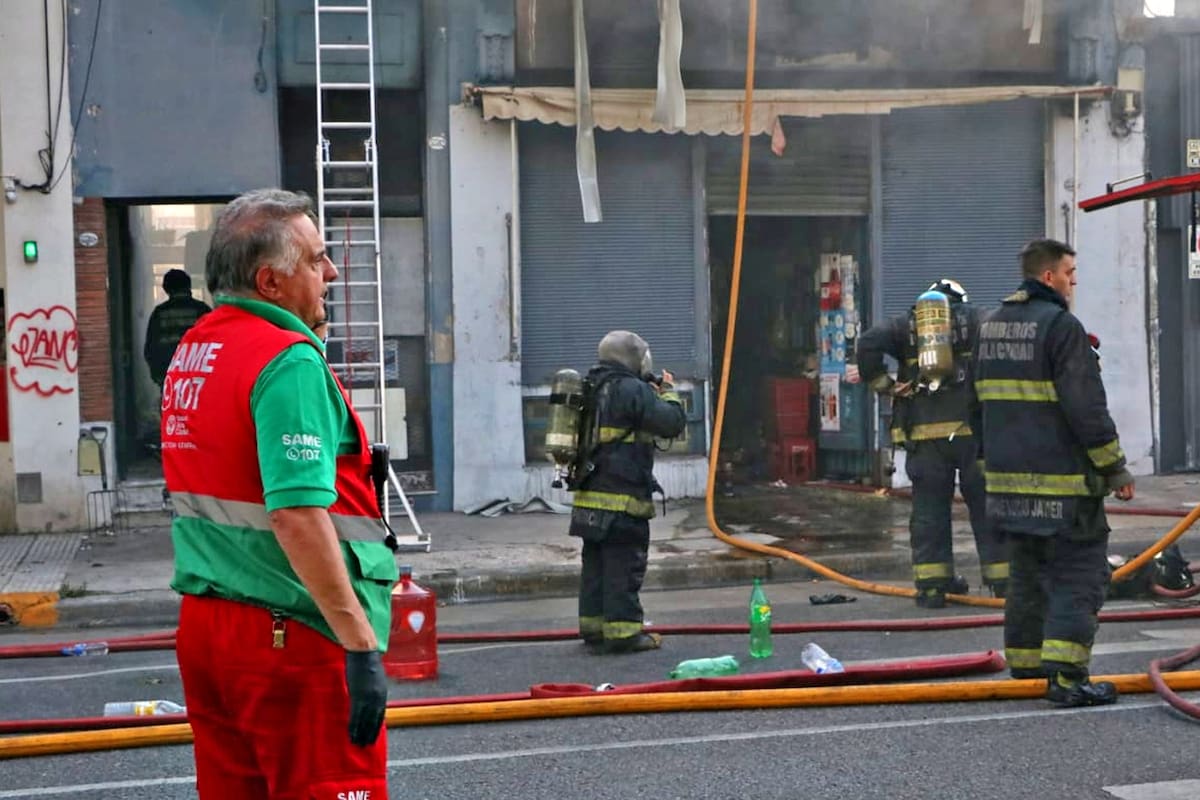 Incendio en un supermercado chino sobre la Avenida Córdoba