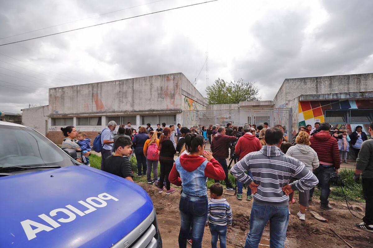 Incendio en una escuela de Moreno, se investiga si fue intencional