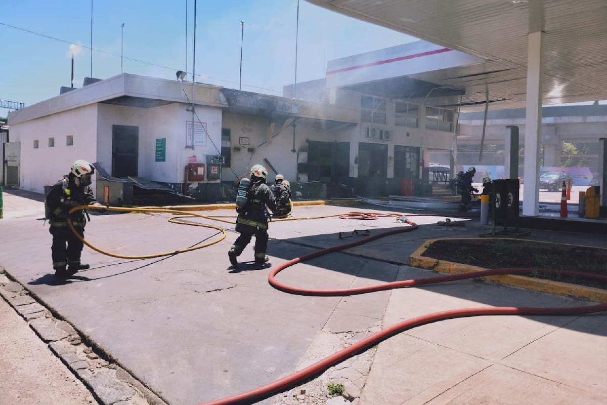 Incendio en una estación de servicio de La Paternal.