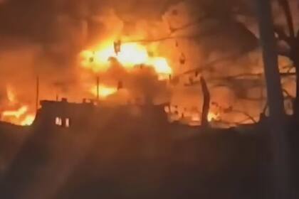 Incendio en una papelera cerca de la ciudad de La Plata