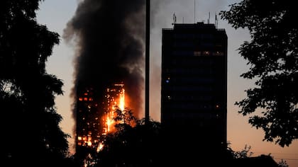 Incendio en una torre de Londres