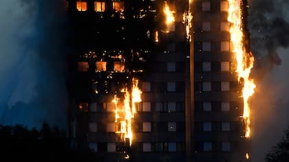 Incendio en una torre de Londres