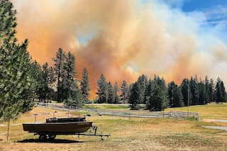 Incendio forestal en el este de Washington fuerza evacuaciones y destruye viviendas