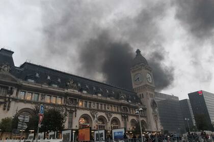 Incendio masivo en la estación Gare de Lyon en París