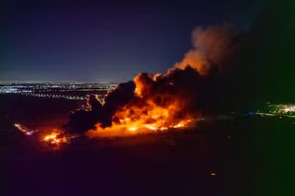 Incendio y estallido en un polígono industrial en Ezeiza