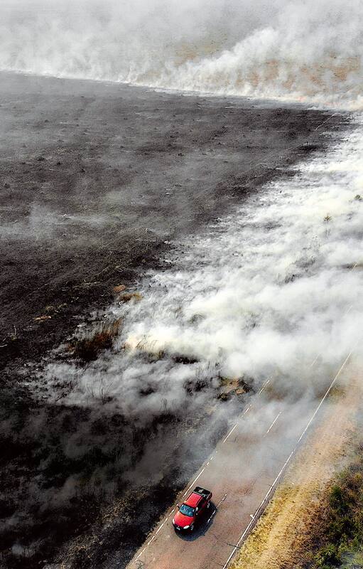Incendios en campos cercanos a la ciudad de Corrientes , sobre la ruta 5