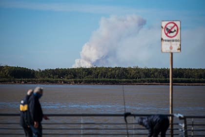 Incendios en las islas del Paraná