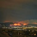 Evacuaciones masivas y gente que lo pierde todo: un incendio fuera de control golpea al oeste de EE.UU.