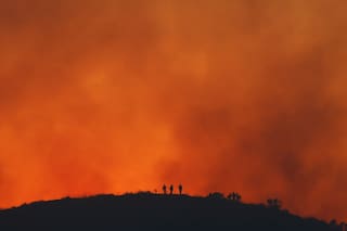 Incendios forestales vuelven a llenar de smog a EE.UU. y frenan avances, según estudio