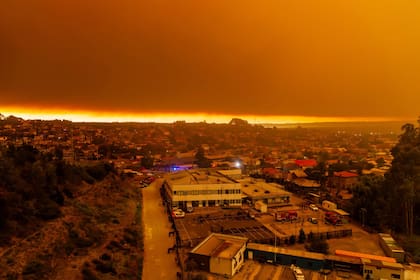 Incendios fuera de control en el sur de Chile: al menos 15 muertos y más de 50.000 evacuados.